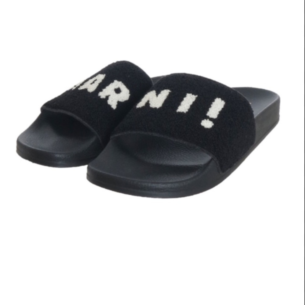 ๐๏ธ Marni! Pool slides - Picture 3 of 15